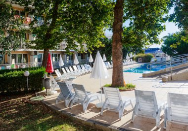 Havuzu otel topraklarında. Sabah. Resort Albena, Bulgaristan