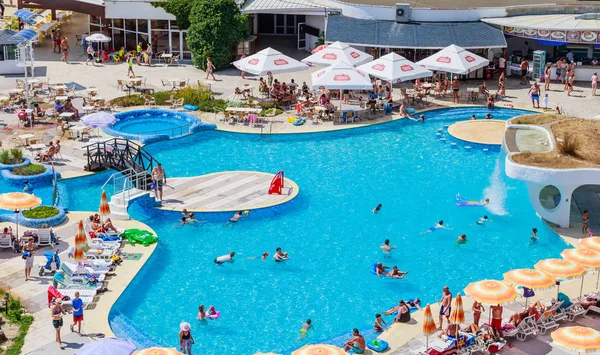 Piscine sur le territoire de l'hôtel. Resort Albena, Bulgarie — Photo