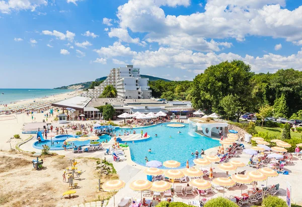 Poolen på hotel territorium. Resort Albena, Bulgarien — Stockfoto