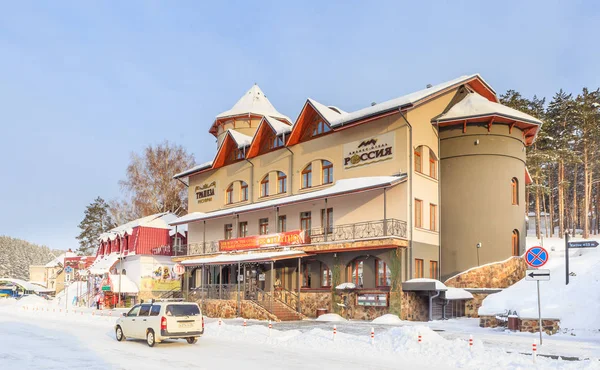 Otel ve restoran tesisi alanı bulunmaktadır. Resort Belokurikha. Al — Stok fotoğraf