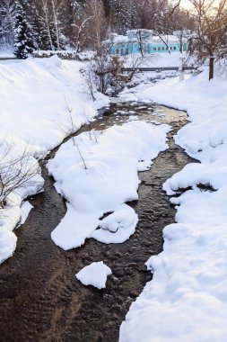 Eski hydropathic kurumun bina. Belokurikha rive