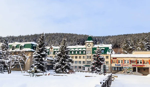 Den Bau des Sanatoriums "Altai-Westen". Kurort Belokurikha — Stockfoto