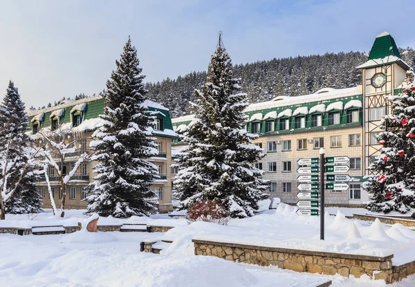 Byggnaden av sanatorium "Altai-West". Resort Belokurikha — Stockfoto