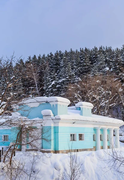 Bina eski hydropathic kurumun parçası. Resort Belokurikha. Altay, Rusya Federasyonu — Stok fotoğraf