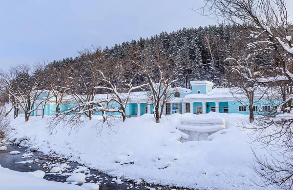 Costruzione dell'ex istituzione idropatica. Belokurikha rive, Resort Belokurikha. Altai, Russia — Foto Stock