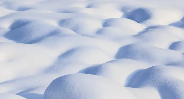 Neve e sole. Sfondo di cumuli di neve — Foto Stock