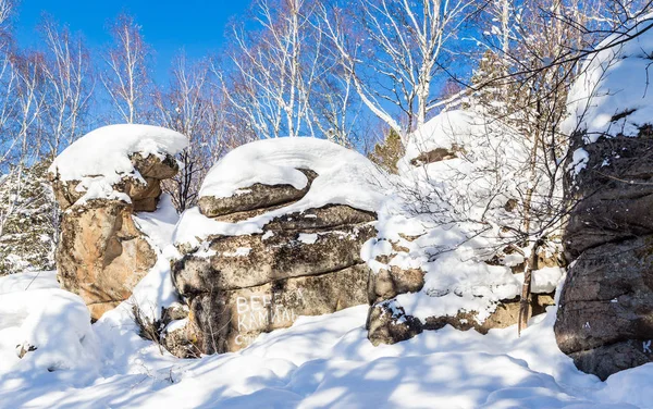 Schommelt vier zusters. Mount Tserkovka. Resort Belokurikha, Altaj, — Stockfoto