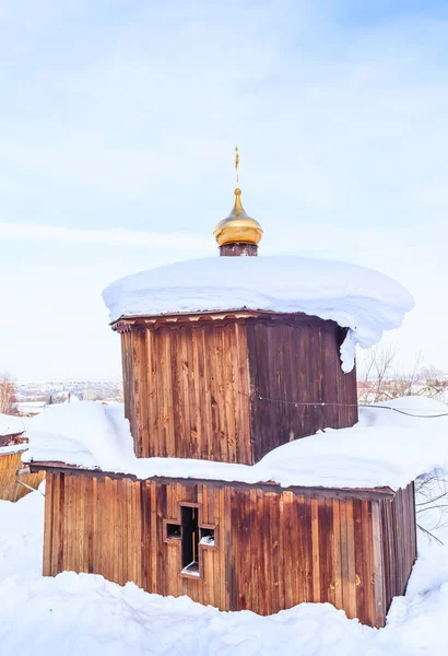 Fonte dell'occhio presso la chiesa di San Panteleimon il Guaritore, Belokurikha, Altai, Russiaha, Altai, Russia — Foto Stock
