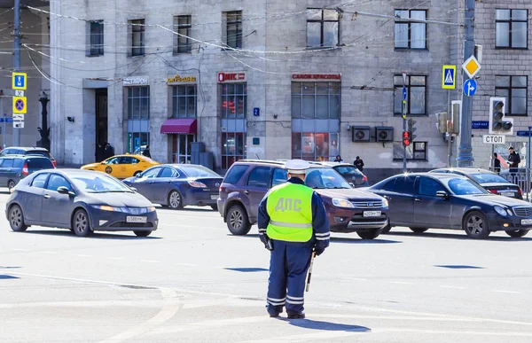 Az ellenőr a közlekedési rendőrök a szolgáltatás. Moszkva — Stock Fotó