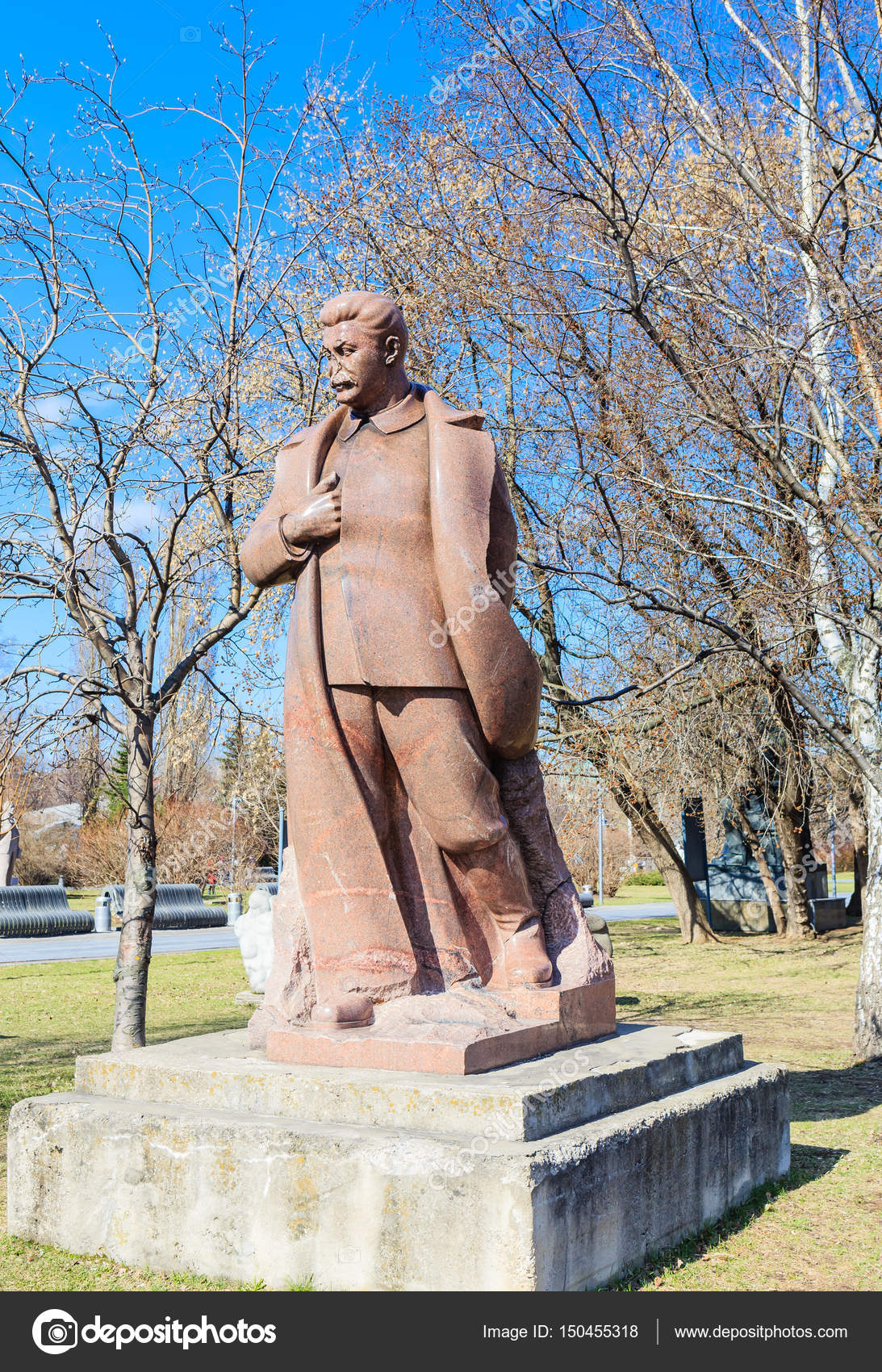 Risultati immagini per monumento a stalin