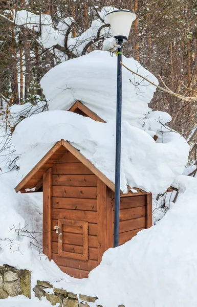 Hóval borított pajta — Stock Fotó