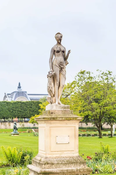 Sculture nel famoso Giardino delle Tuileries (Jardin des Tuileries ) — Foto Stock