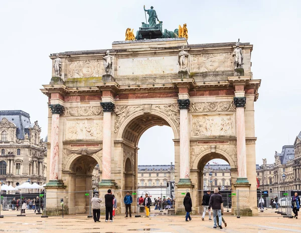 El Arco del Triunfo de Carrousel es un arco triunfal en París —  Fotos de Stock