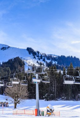 Kayak kaldırma. Kayak merkezi Soll, Tyrol, Avusturya