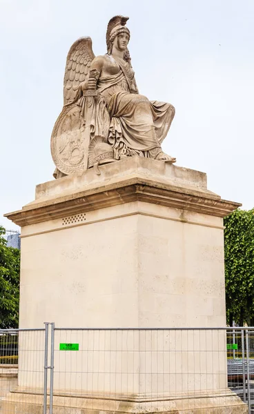 Alegoria statua zwycięstwo we Francji, w pobliżu arc de triomphe du carrousel, Paryż — Zdjęcie stockowe