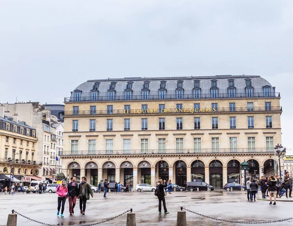 Place du Palais Royal, 2. Galería de Arte Peintures Et Patrimoine . —  Fotos de Stock