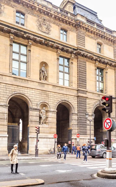 Fragment of the building of Louvre Museum, the world's largest museum and a historic monument in Paris, France — Stock Photo, Image