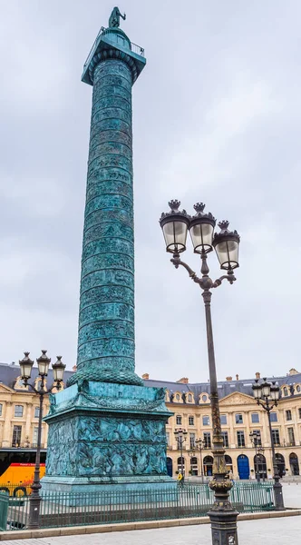 Vendome Säule mit Statue von Napoleon Bonaparte. Paris, Frankreich — Stockfoto