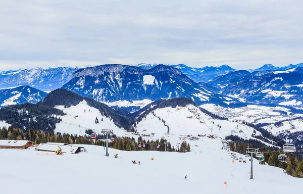 Na stokach ośrodka narciarskiego Söll, Tyrol, Austria — Zdjęcie stockowe