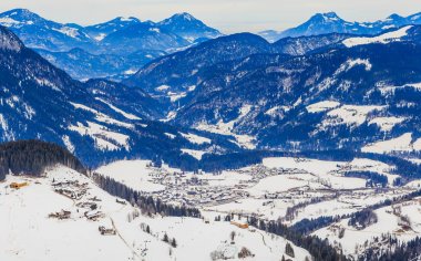 Kışın kar ile Dağları. Soll, Tyrol, Avusturya Kayak Merkezi
