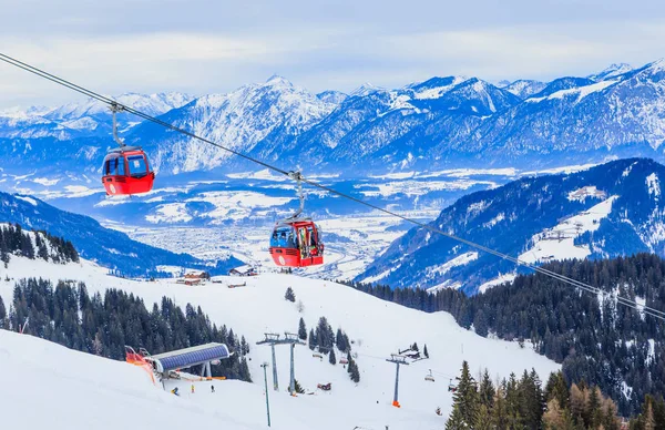 K vleku v lyžařském středisku Soll, Tyrolsko, Rakousko — Stock fotografie