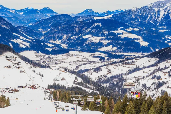 Na stokach ośrodka narciarskiego Söll, Tyrol, Austria — Zdjęcie stockowe