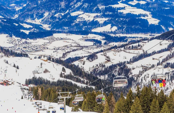 K vleku v lyžařském středisku Soll, Tyrolsko, Rakousko — Stock fotografie