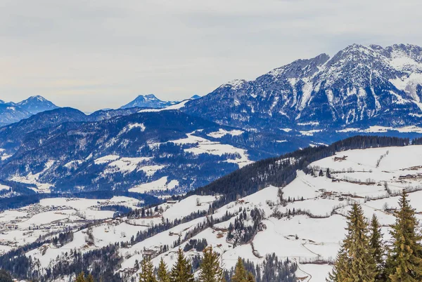 Montagnes enneigées en hiver. Station de ski de Soll, Tyrol, Autriche — Photo