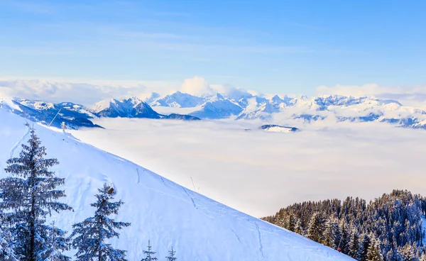 Montagne innevate in inverno. Comprensorio sciistico Soll, Tirolo, Austria — Foto Stock