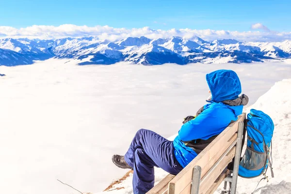 Tourist on top of the mountain of the ski resort Soll, Tyrol — Stock Photo, Image