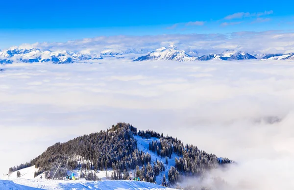 山坡上的滑雪胜地 Soll，奥地利蒂罗尔 — 图库照片