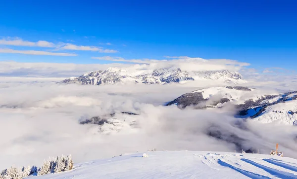 Hegyek, a téli hó. Síközpont Soll, Tirol, Ausztria — Stock Fotó