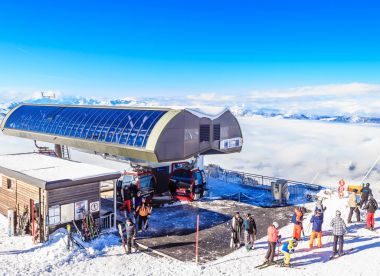 Üst asansör istasyonu Hohe Salve dağın zirvesinde. Kayak Soll, Tyrol, Avusturya