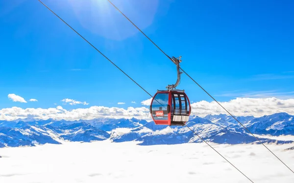 K vleku v lyžařském středisku Soll, Tyrolsko, Rakousko — Stock fotografie