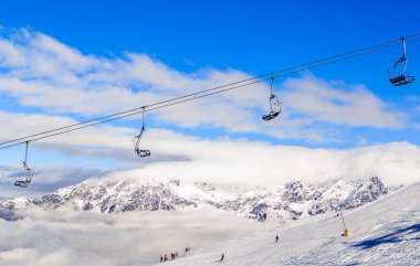 Kayak kaldırma. Kayak merkezi Soll, Tyrol, Avusturya