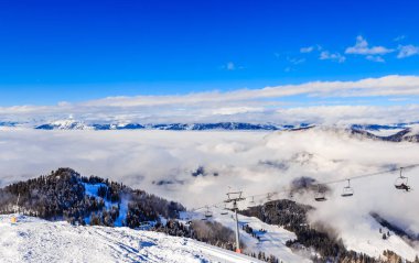 Kayak kaldırma. Kayak merkezi Soll, Tyrol, Avusturya
