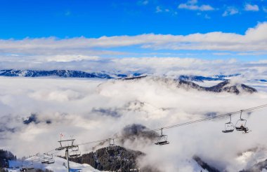 Kayak kaldırma. Kayak merkezi Soll, Tyrol, Avusturya