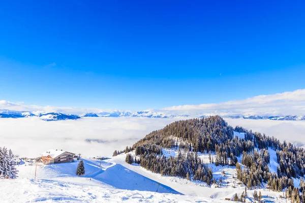 山坡上的滑雪胜地 Soll，奥地利蒂罗尔 — 图库照片