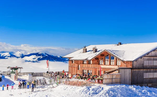 Restaurante nas montanhas. Estância de esqui Soll, Tyrol, Áustria — Fotografia de Stock