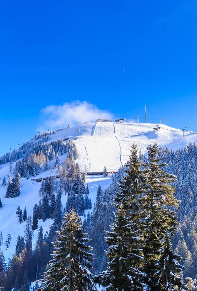 Mountain Hohe Salve com neve no inverno. Estância de esqui Soll, Tyro — Fotografia de Stock