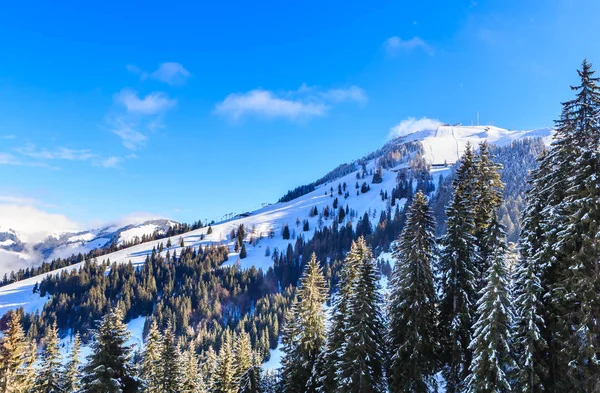 Berg Hohe Salve met sneeuw in de winter. Skigebied Soll, Tyro — Stockfoto