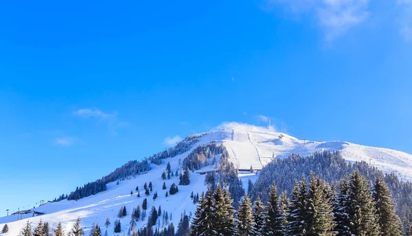  Dağ Hohe Salve kışın kar ile. Kayak Merkezi Soll