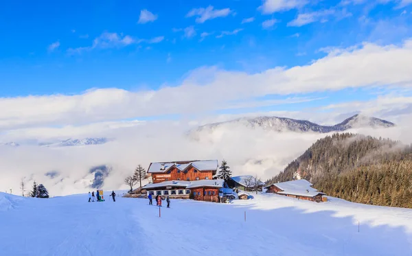 Na svazích lyžařského střediska Soll, Tyrolsko, Rakousko — Stock fotografie