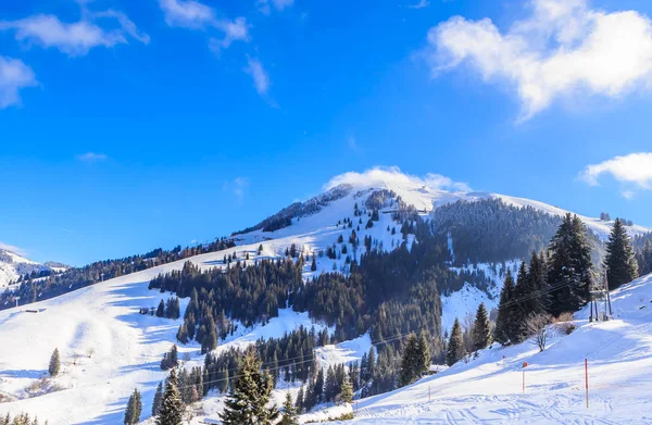 Montaña Hohe Salve con nieve en invierno. Estación de esquí Soll, Tyro — Foto de Stock