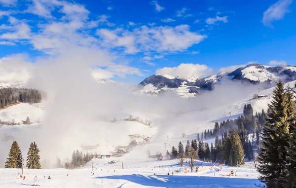 山坡上的滑雪胜地 Soll，奥地利蒂罗尔 — 图库照片