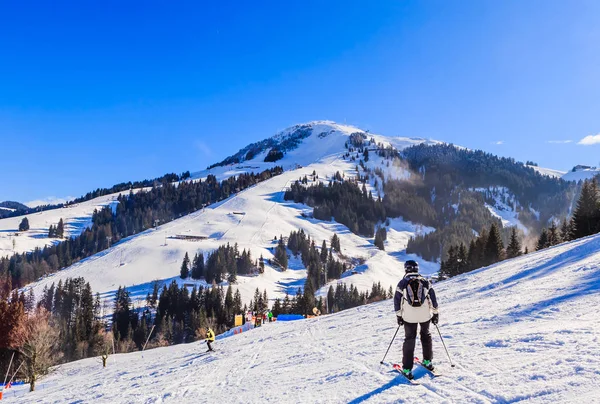 滑雪胜地 Soll，奥地利蒂罗尔的斜坡上滑雪 — 图库照片