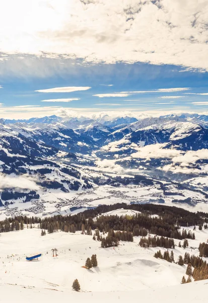 Vista desde la cima de la montaña Hohe Salve. Estación de esquí Soll , —  Fotos de Stock