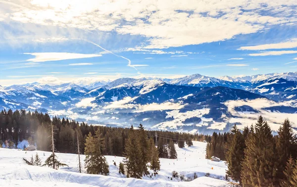 Na stokach ośrodka narciarskiego Hopfgarten, Tyrol, Austria — Zdjęcie stockowe