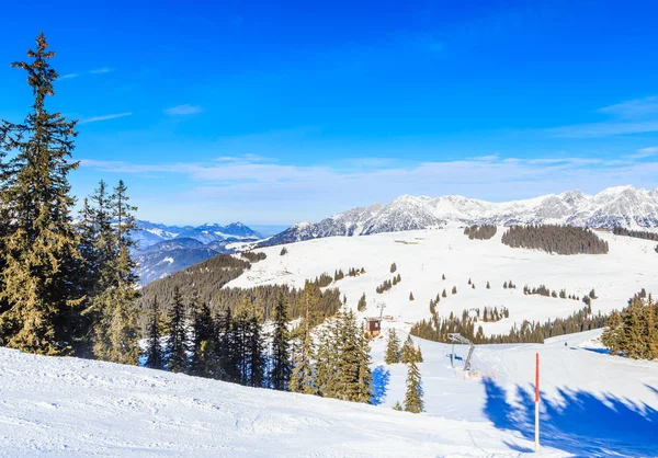 На склонах горнолыжного курорта Brixen im Thalef. Тироль, Австрия — стоковое фото