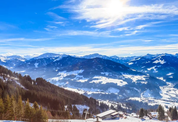 Nas encostas da estação de esqui Brixen im Thalef. Tirol, Áustria — Fotografia de Stock